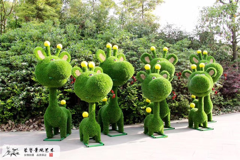 成都仿真綠植動物造型綠雕，萌寵小鹿 (1)