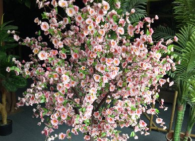仿真花樹延續(xù)春天的美
