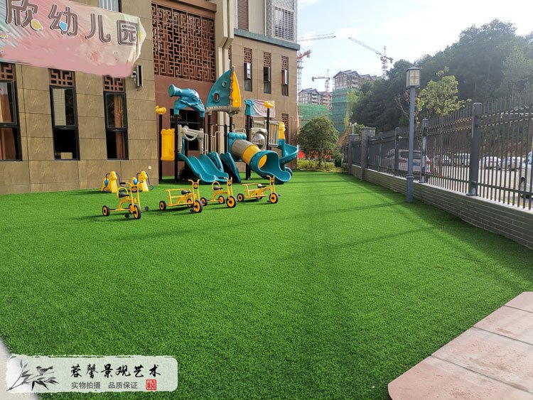幼兒園仿真草坪生產(chǎn)廠家