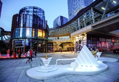 橫崗榮德國際開業(yè)美陳