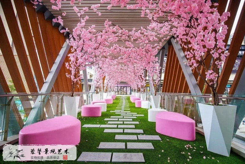 橫崗榮德國際開業(yè)美陳