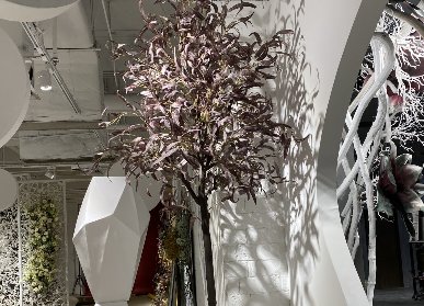 高雅的仿真花樹