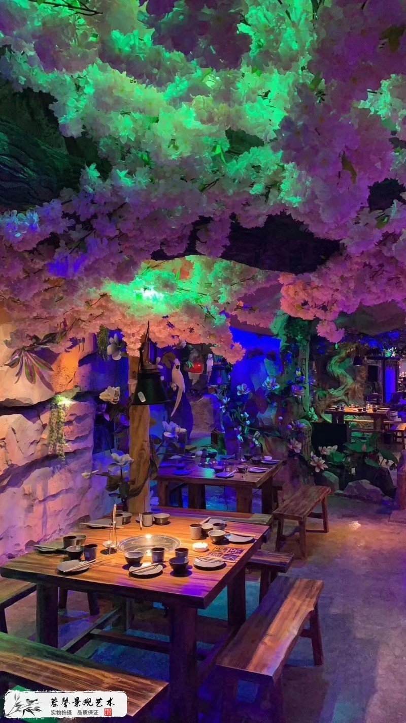 溶洞風(fēng)格火鍋餐廳
