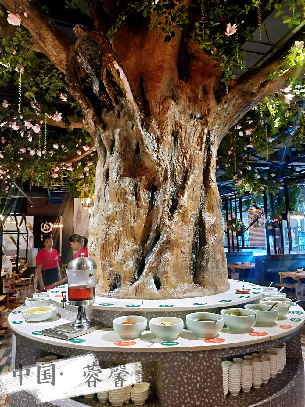 成都仿真綠植裝飾案例，凱德天府大牛合生態(tài)火鍋餐廳改造 (3)